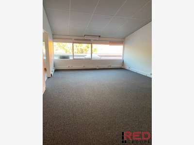 A louer local 199m² R+1 zone des Paluds à Aubagne