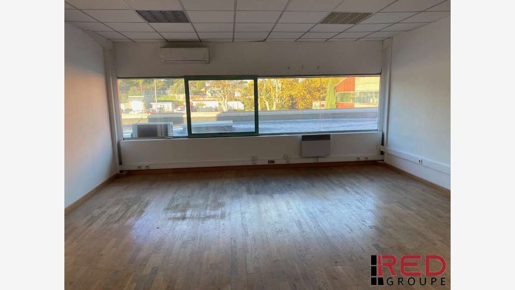 A louer local 199m² R+1 zone des Paluds à Aubagne