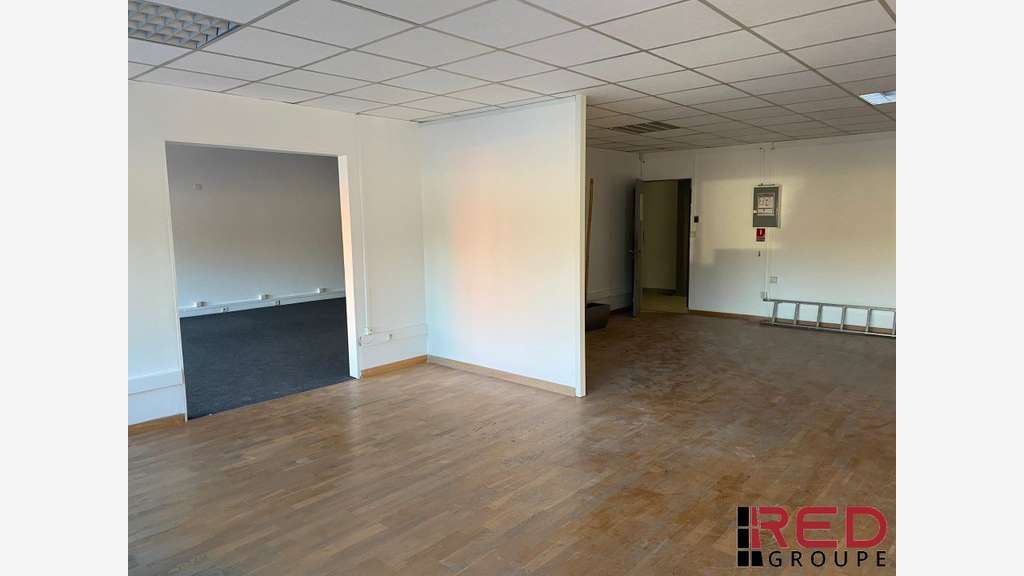 A louer local 199m² R+1 zone des Paluds à Aubagne