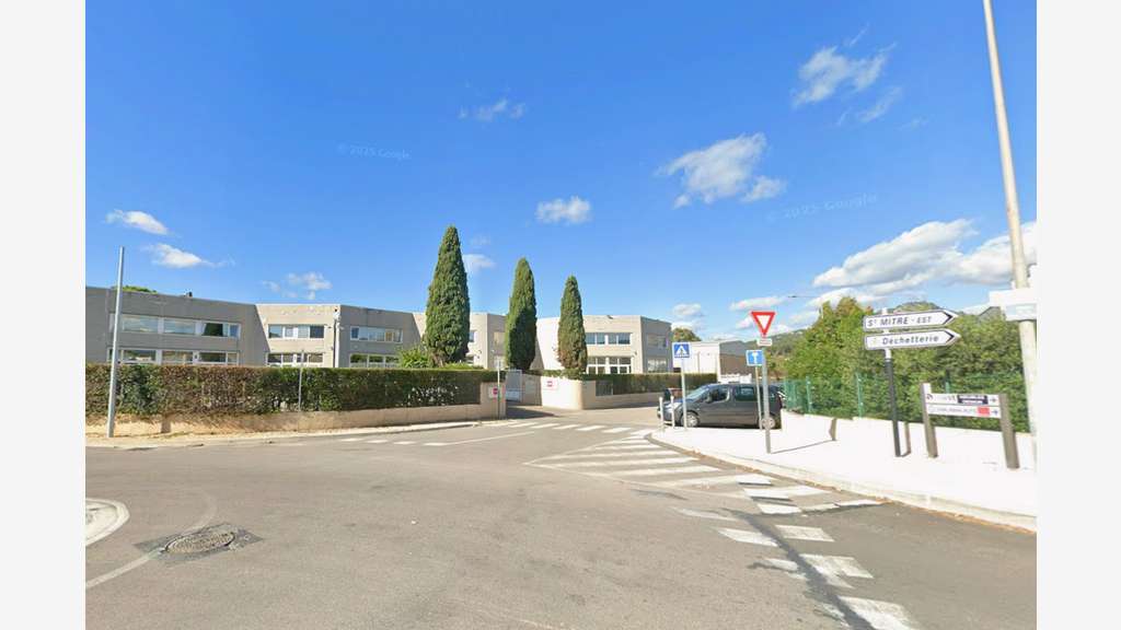 A louer local 450m² ZI Saint Mitre à Aubagne