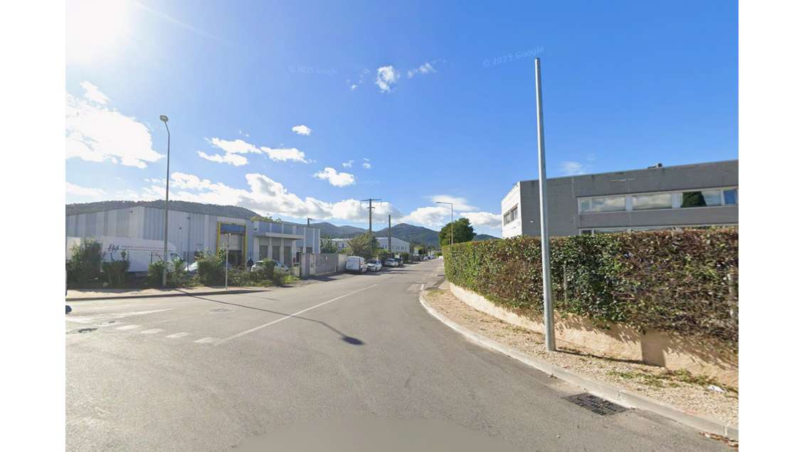 A louer local 450m² ZI Saint Mitre à Aubagne
