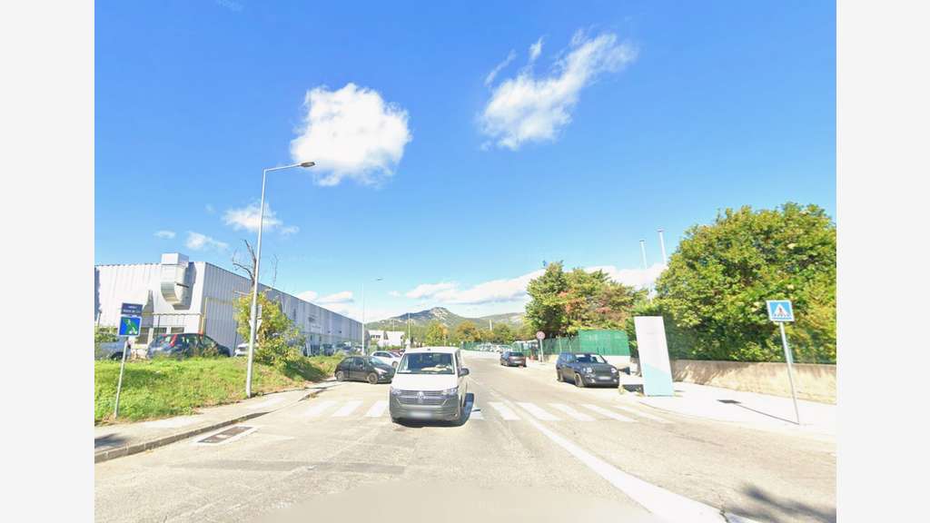 A louer local 450m² ZI Saint Mitre à Aubagne