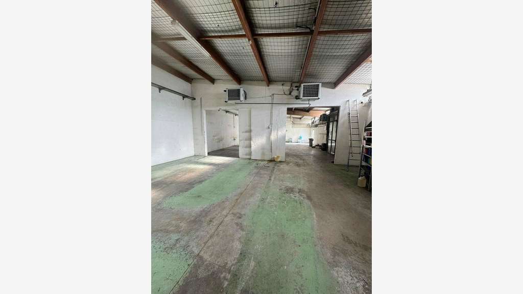 Local 360m² à louer ZI des Paluds à Aubagne