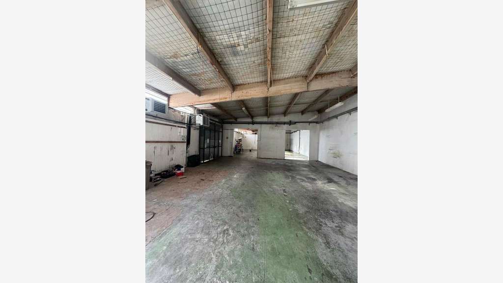 Local 360m² à louer ZI des Paluds à Aubagne
