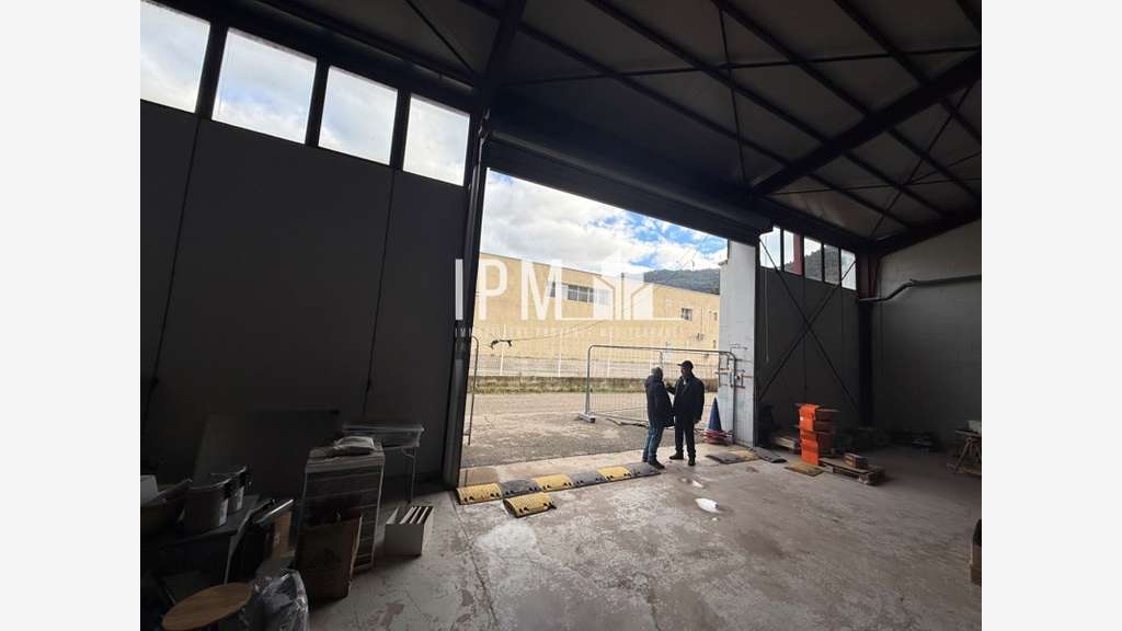 A louer local d'activité 478m² Aubagne Les Paluds