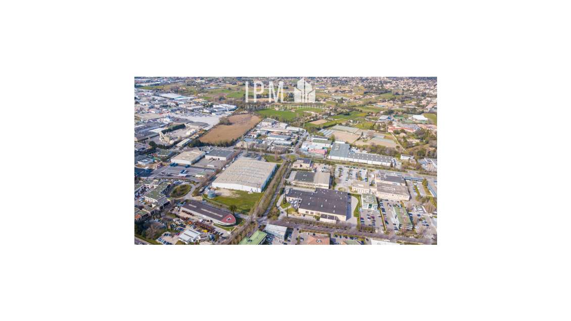 A louer local activité 240m² Aubagne ZI Les Paluds