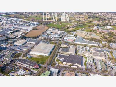 A louer local d'activité 360m² Aubagne Les Paluds 