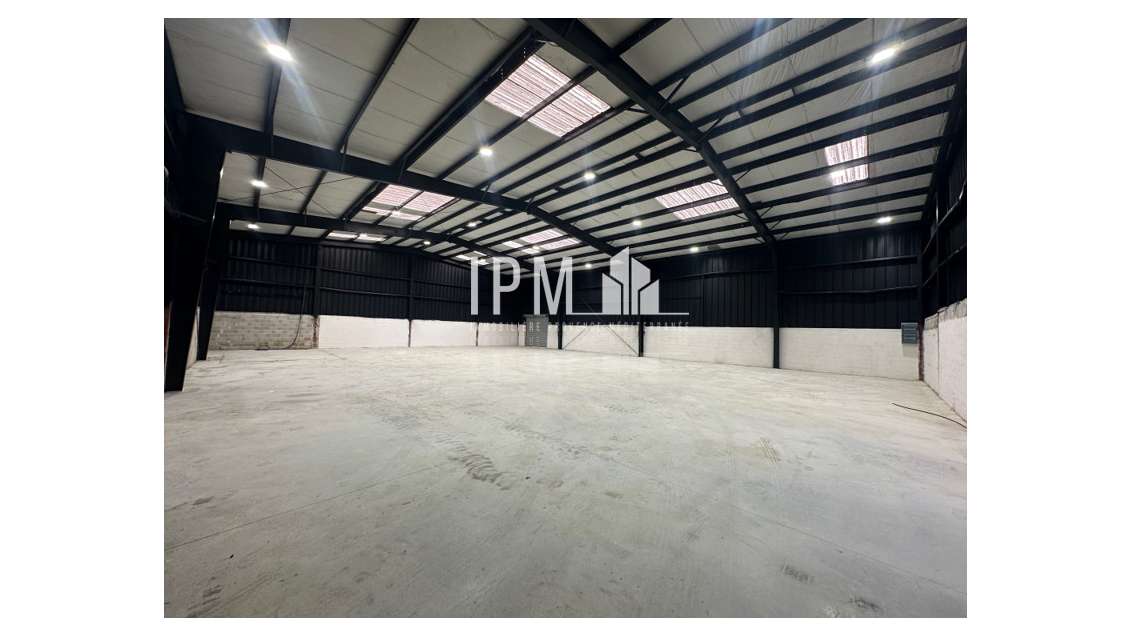 A louer local d'activité 650m² Aubagne ZI Paluds 