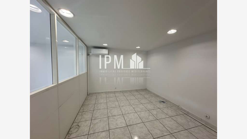 A louer local 780m² ZI les Paluds à Aubagne