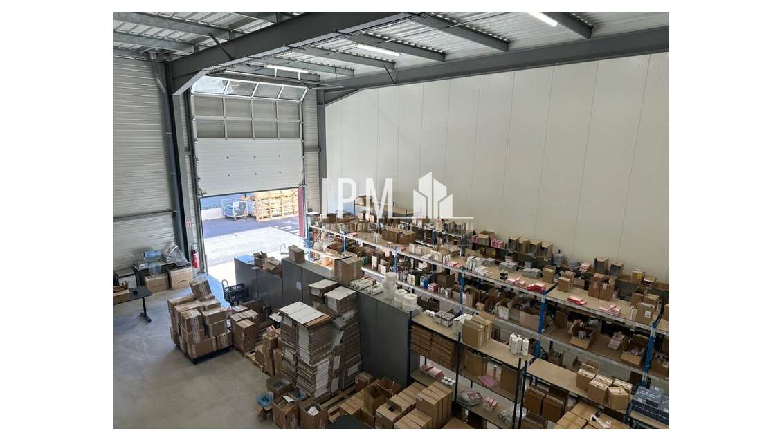 Local d'activité de 254 m² - LA PENNE SUR HUVEAUNE