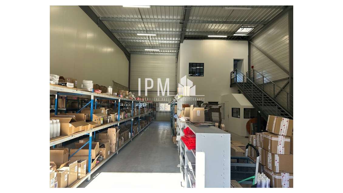 Local d'activité de 254 m² - 13400 AUBAGNE