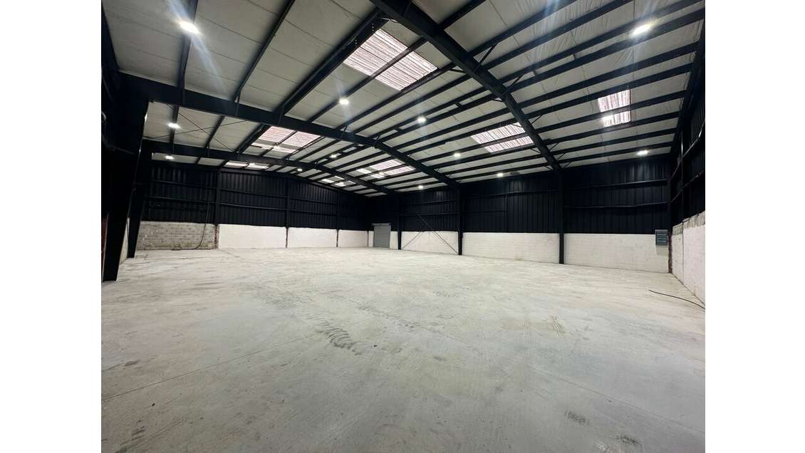 A louer local d'activité de 650 m² - 13400 AUBAGNE