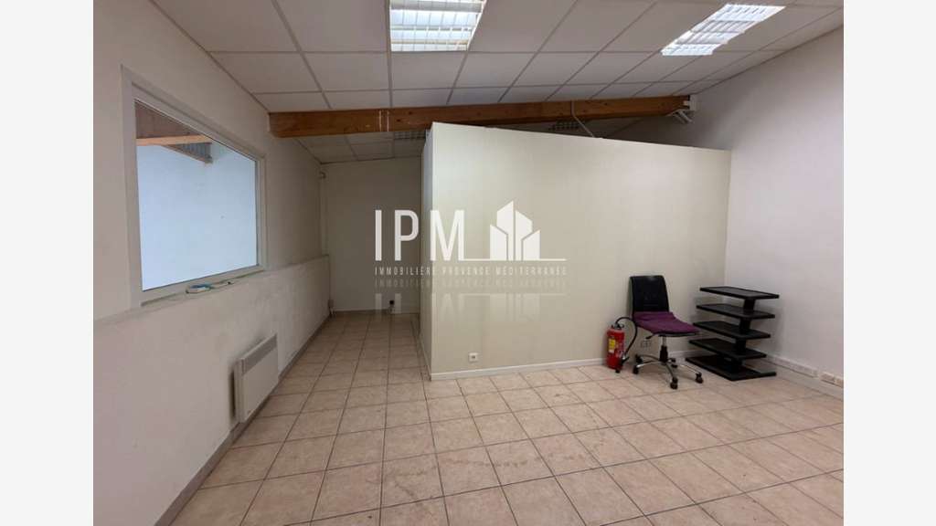 A louer local d'activité 110m² ZA Napollon Aubagne