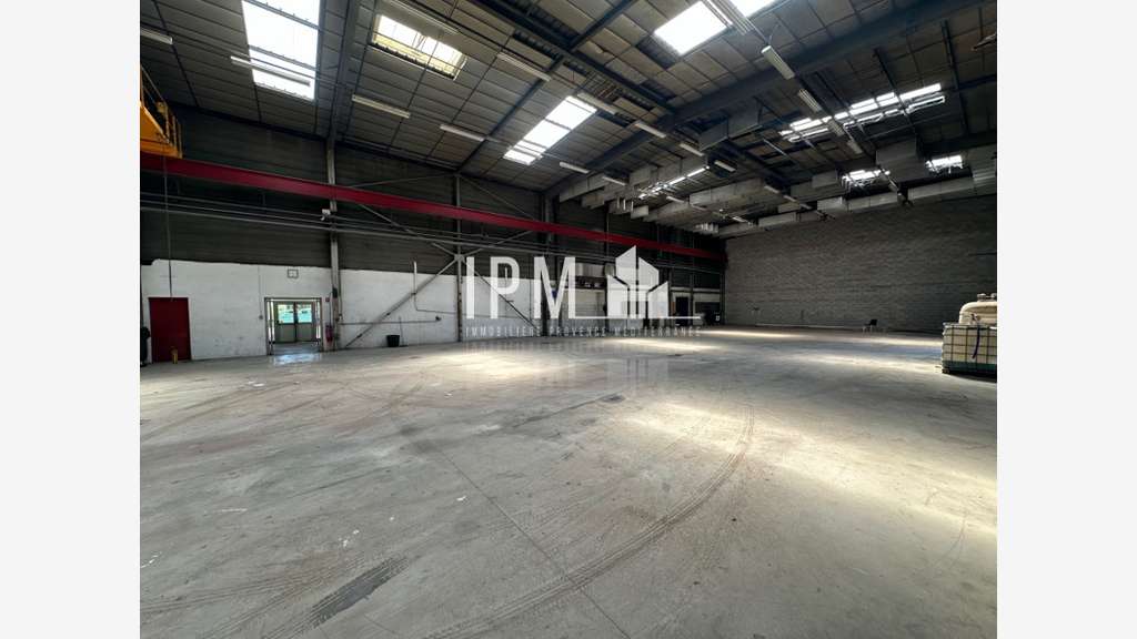 A louer local d'activité 1800m² à Aubagne