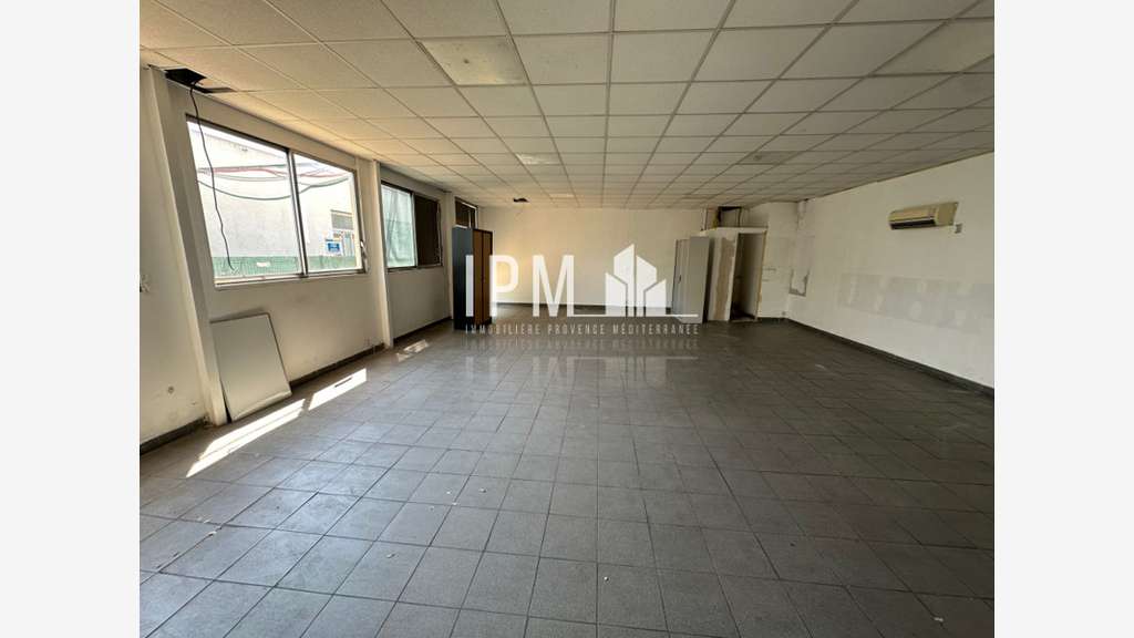 A louer local d'activité 1800m² à Aubagne