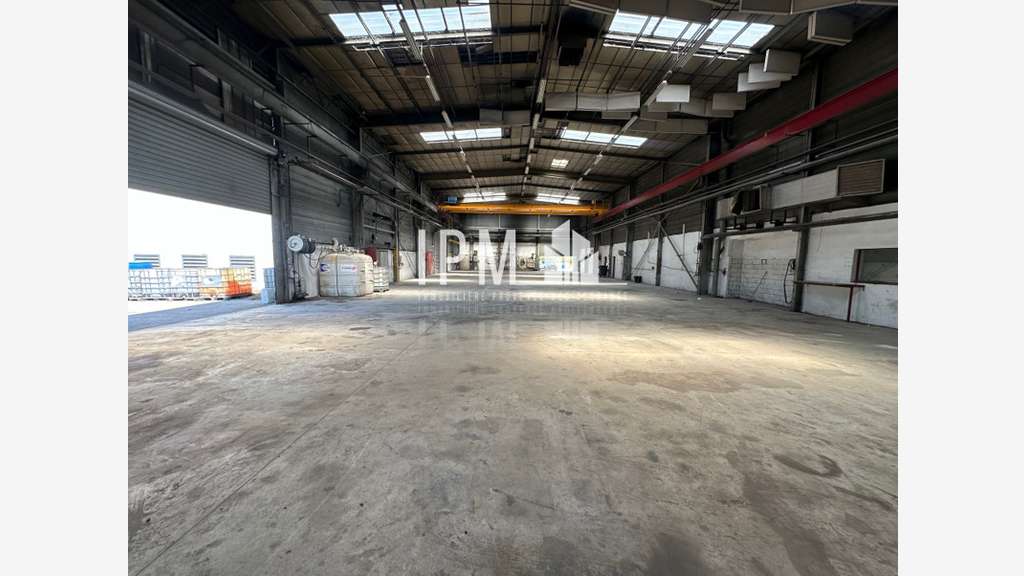 A louer local d'activité 1600m² à Aubagne