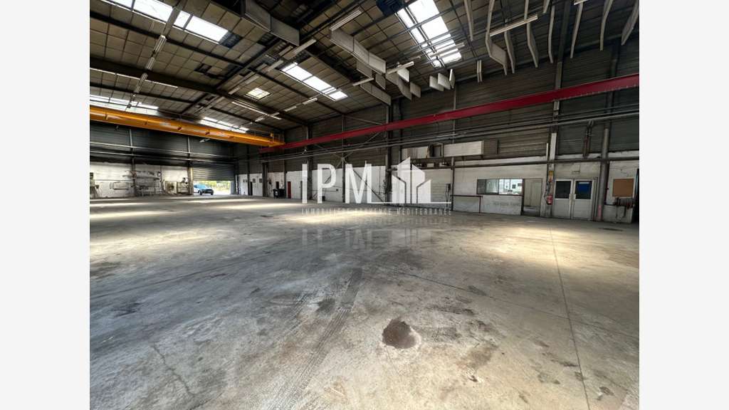 A louer local d'activité 1600m² à Aubagne