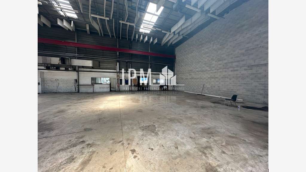 A louer local d'activité 1600m² à Aubagne