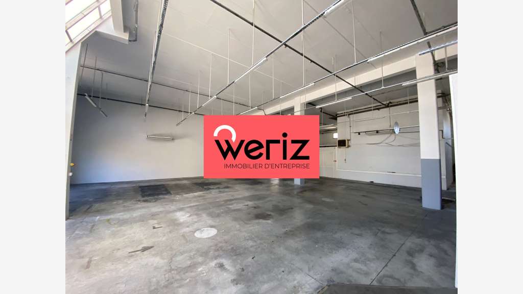 vous propose à la location un local de 900 m