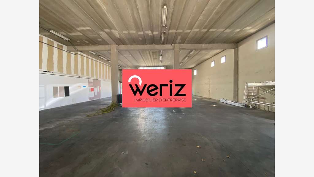vous propose à la location un local de 900 m
