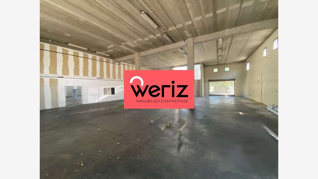 vous propose à la location un local de 900 m