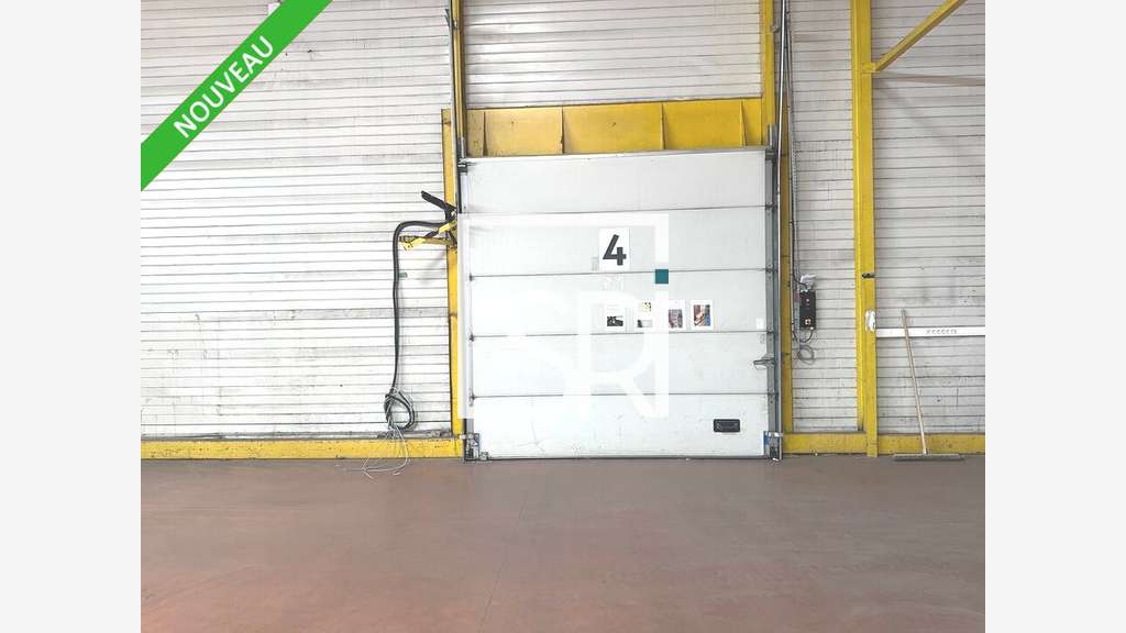 A louer entrepôt 4331m² empl stratégique Aubière