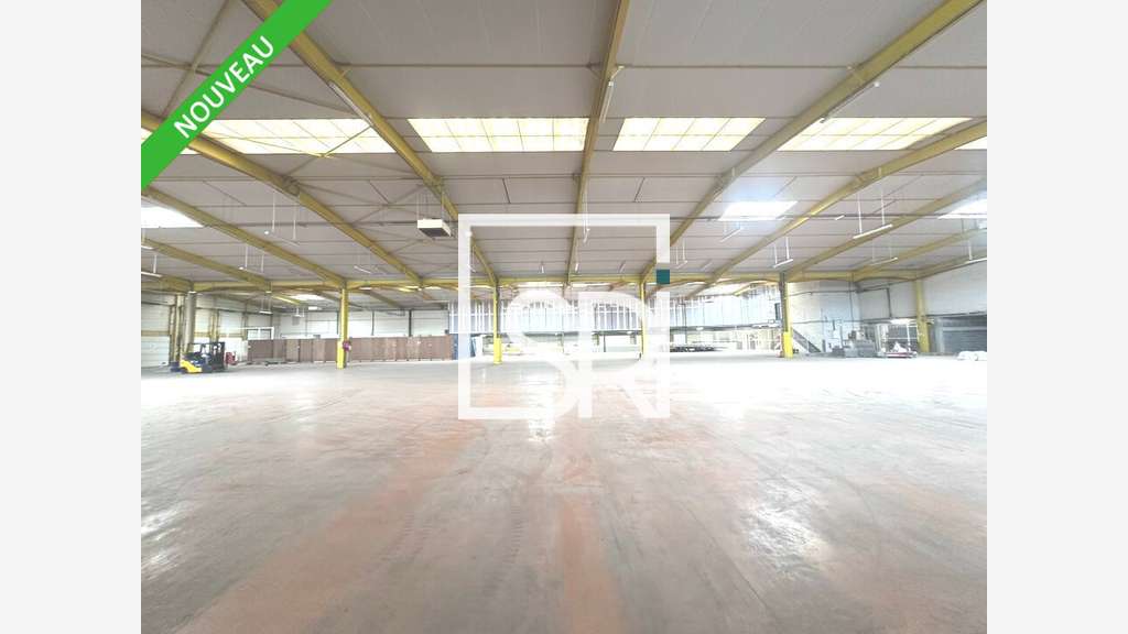 A louer entrepôt 4331m² empl stratégique Aubière