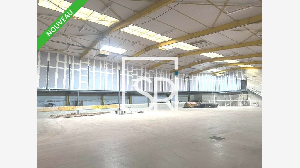 A louer entrepôt 4331m² empl stratégique Aubière