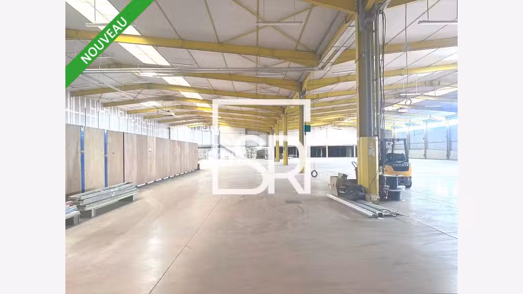 A louer entrepôt 4331m² empl stratégique Aubière