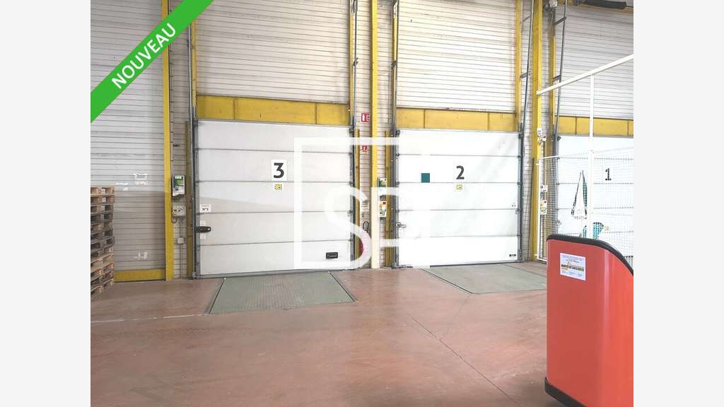 A louer entrepôt 4331m² empl stratégique Aubière