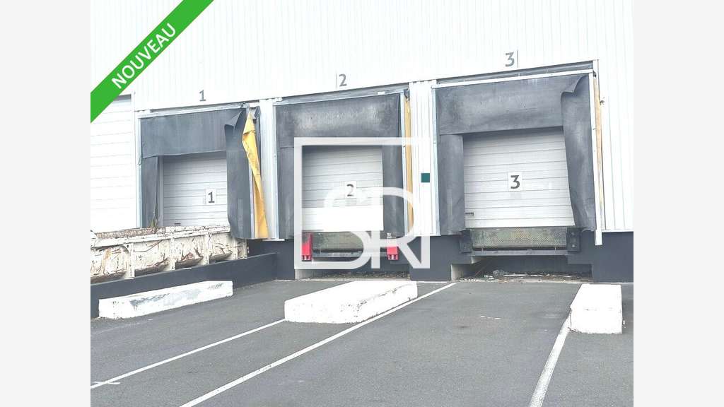 A louer entrepôt 4331m² empl stratégique Aubière