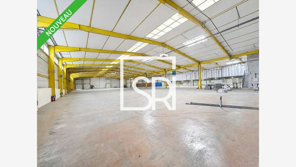 A louer entrepôt 4331m² empl stratégique Aubière