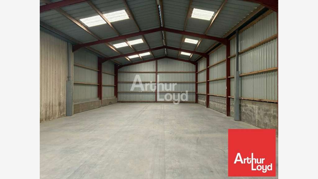 Bâtiment 476m² à louer à Aubigny-les-Clouzeaux