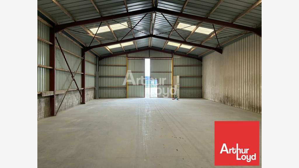 Bâtiment 476m² à louer à Aubigny-les-Clouzeaux