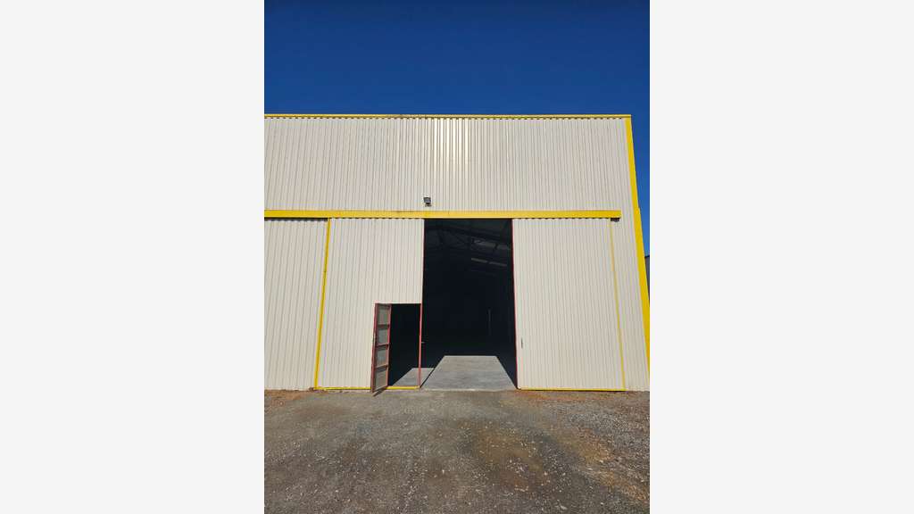 A louer entrepôt de 460m² à Aubigny-les-Clouzeaux