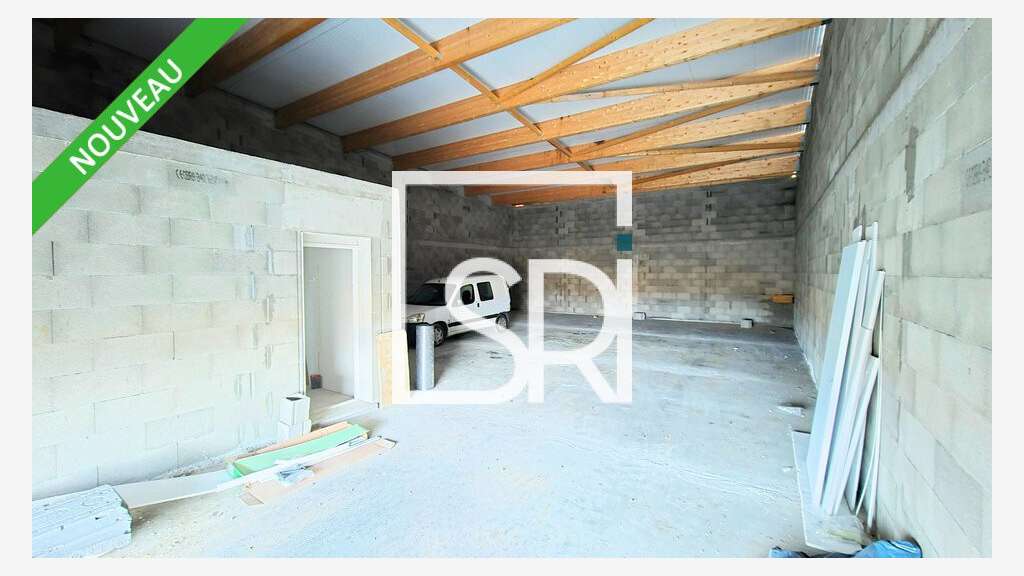 Entrepôt avec bureau 189m² à louer à Aulnat