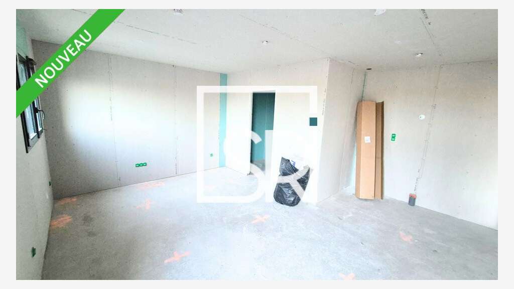 Entrepôt avec bureau 189m² à louer à Aulnat