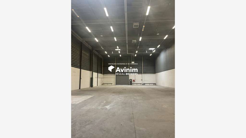 A louer entrepôt logistique 1161m² accès A1/A3