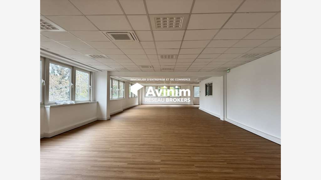 A louer local d'activités 942m² à Aulnay-sous-Bois