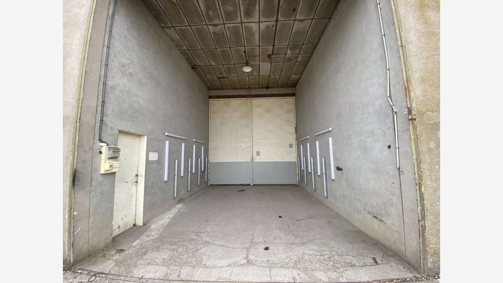 A louer entrepôt de 1200m² à Aunay-sous-Auneau