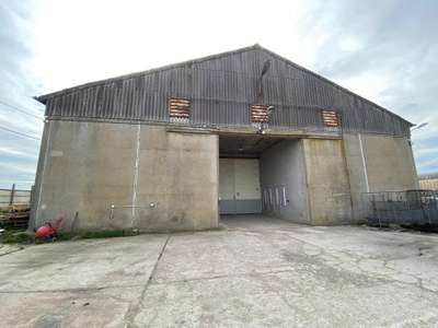 A louer entrepôt de 1200m² à Aunay-sous-Auneau