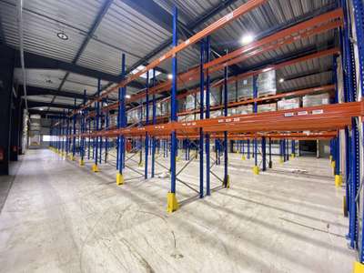 A louer entrepôt 4300m² racks de stockage Auneau