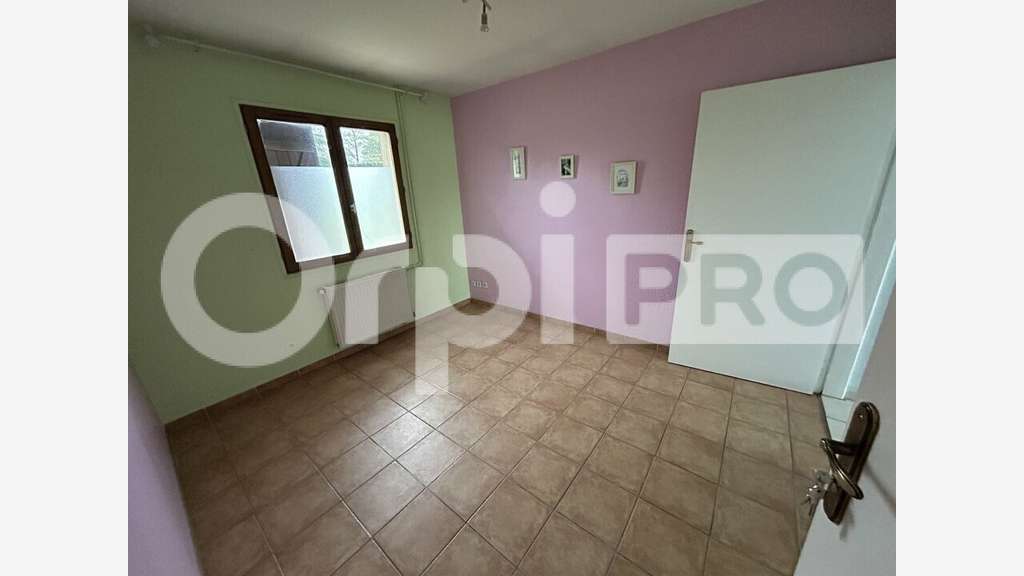 A louer local professionnel 21m² à Auneuil