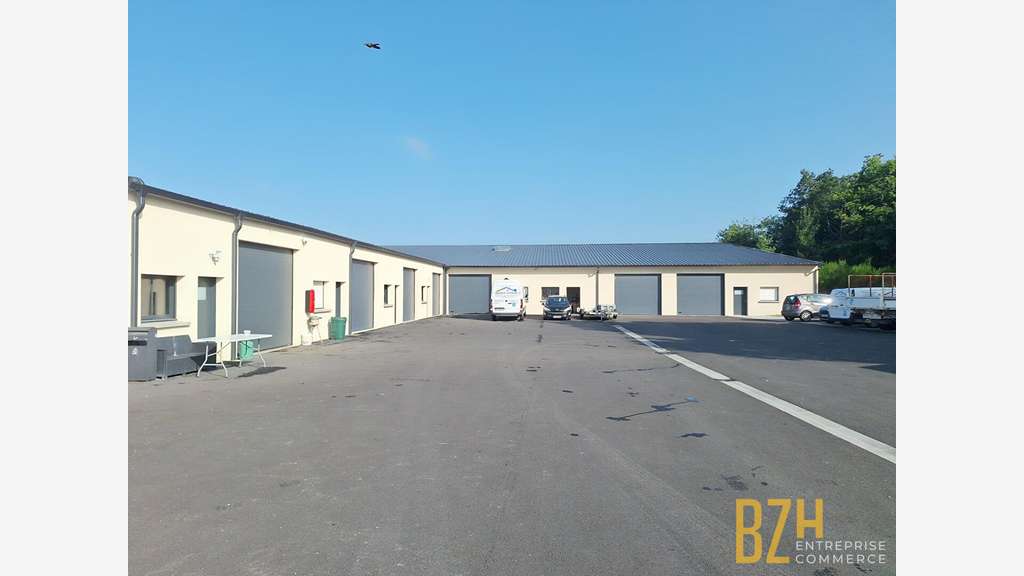 Local d'activité à partir de 140m² à Auray Brech