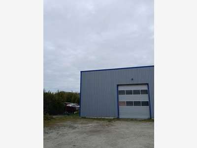 A louer entrepôt 230m² secteur d'Auray