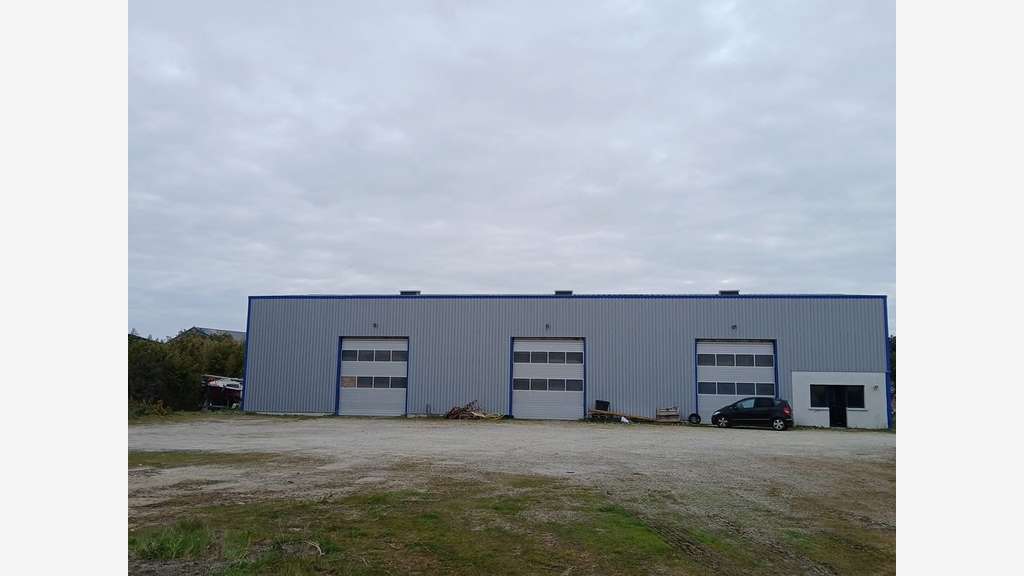 A louer entrepôt 230m² secteur d'Auray