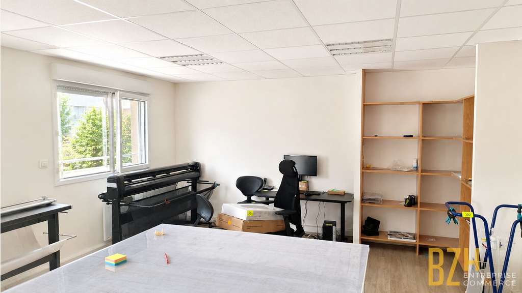 A louer local d'activité 130m² Auray porte Océane