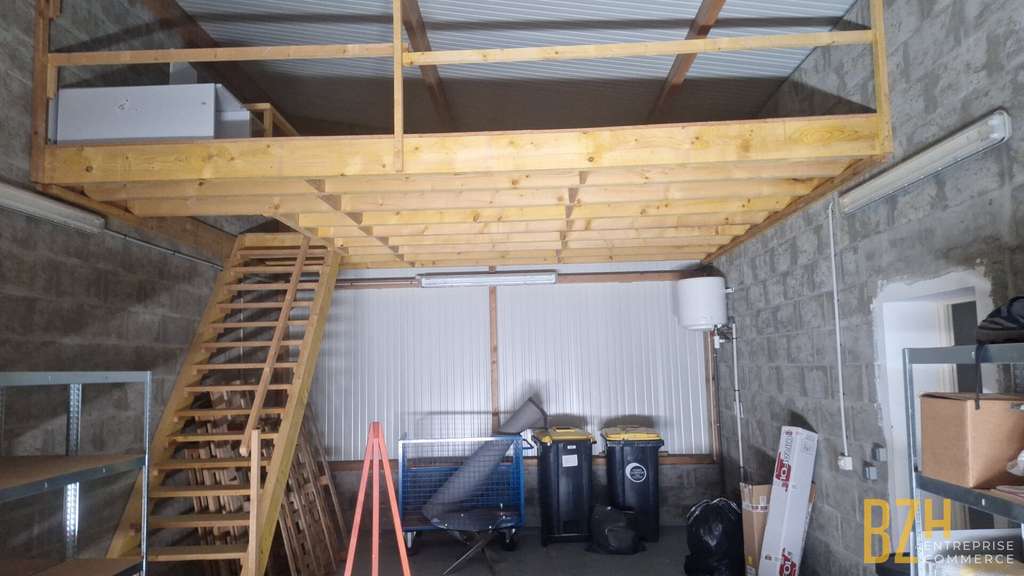 A louer local d'activité 130m² Auray porte Océane