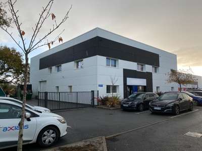 A louer bureaux + entrepôt de 586m² en ZA à Auray