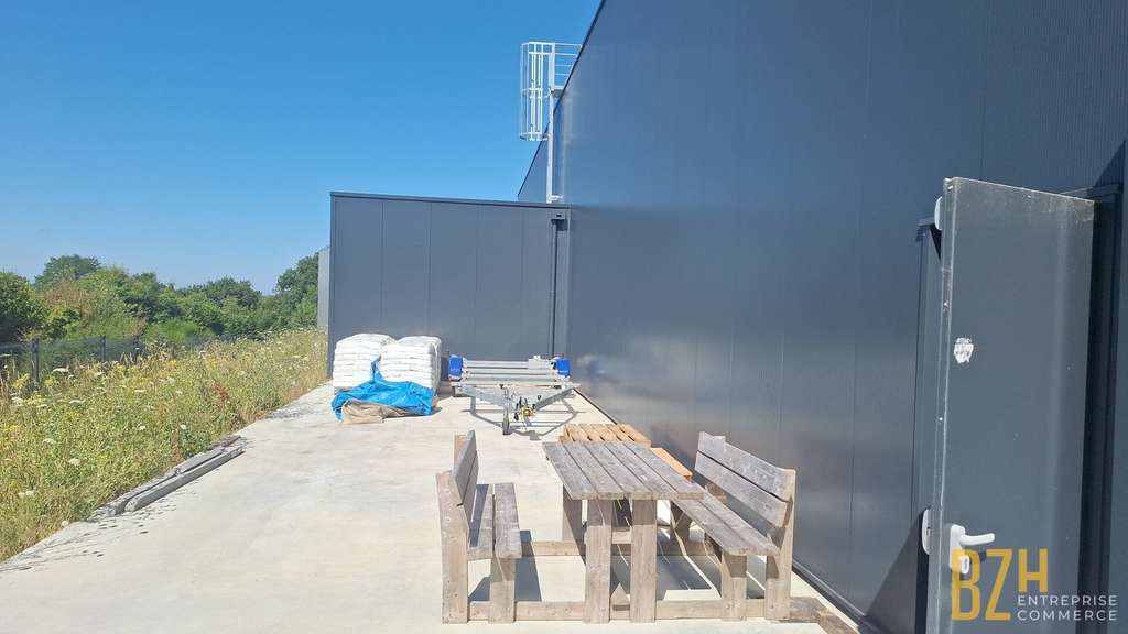 A louer local 420m² à Plougoumelen ZA du Kenyah